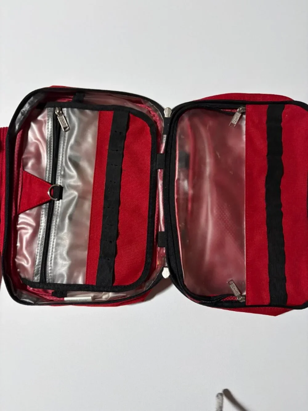 Ricardo Beverly Hills Red Travel Cosmetic Train Case Makeup Organizer Bag